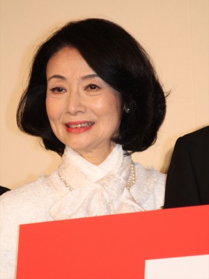 『エイプリルフールズ』公開初日舞台挨拶に登場した富司純子