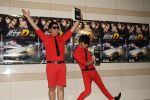 新劇場版「頭文字D」第2弾の公開アフレコに臨む8.6秒バズーカー