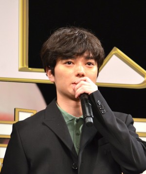 寄生獣 完結編』完成披露舞台挨拶に登場した染谷将太