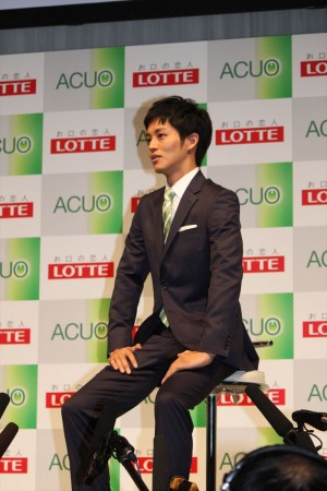 松坂桃李、ロッテガム「ACUO」新CM発表会にて