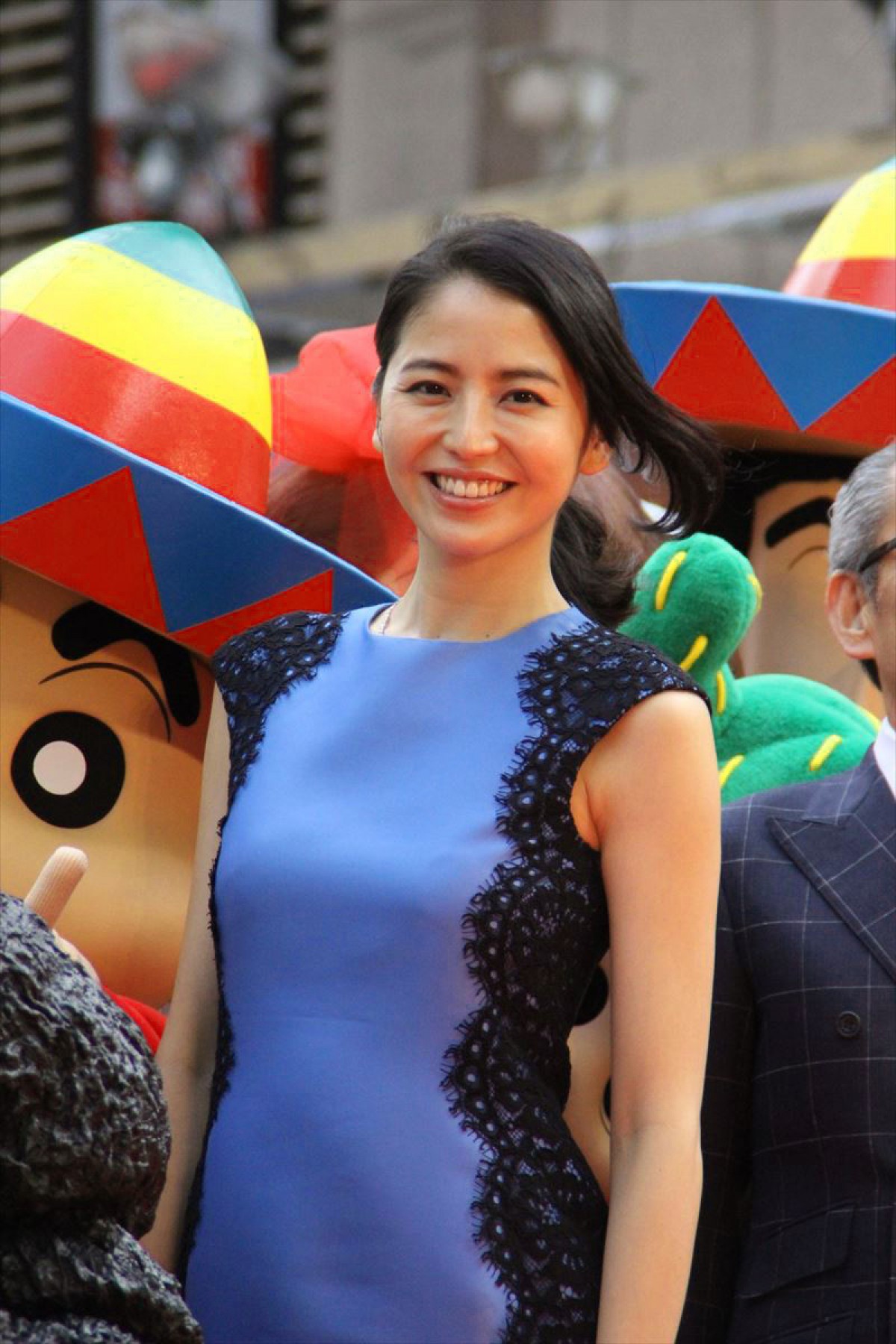 長澤まさみ、歌舞伎町ゴジラヘッドと対面！ 久々の “再会” に「お久しぶりです」