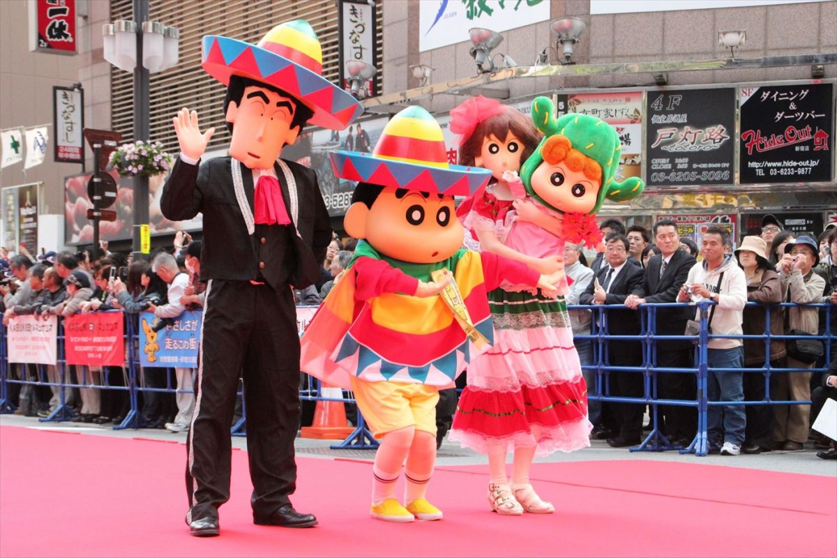 長澤まさみ、歌舞伎町ゴジラヘッドと対面！ 久々の “再会” に「お久しぶりです」
