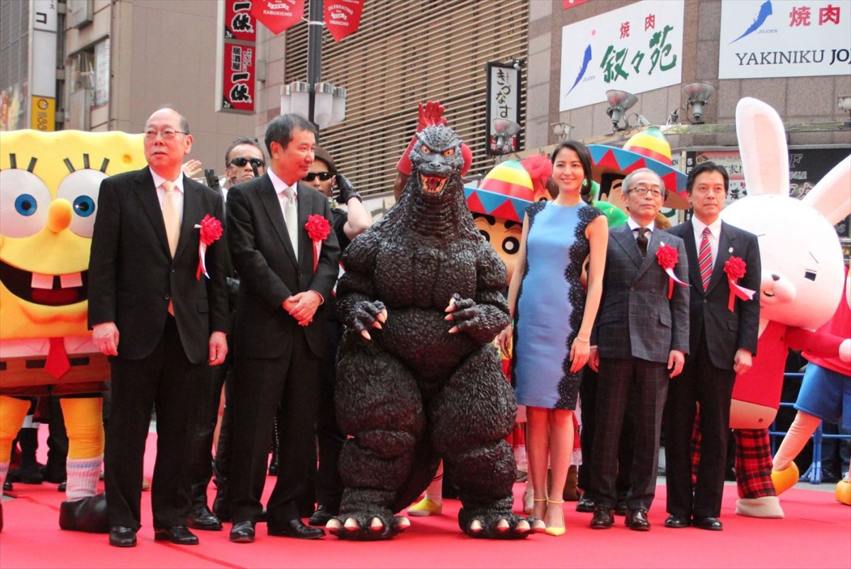 長澤まさみ、歌舞伎町ゴジラヘッドと対面！ 久々の “再会” に「お久しぶりです」