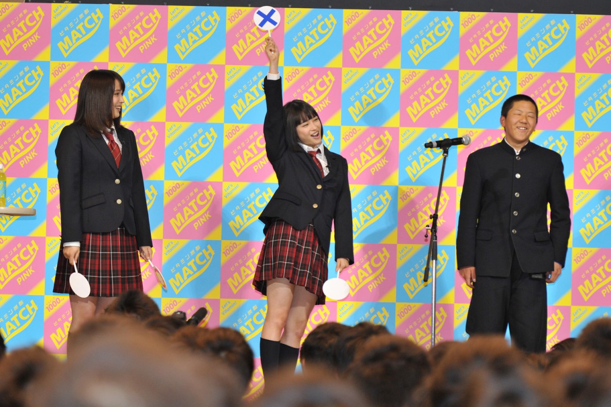広瀬アリス＆すず姉妹、男子校にサプライズ登場　200人からの告白に「変な汗かいた」