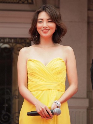 『王妃の館』完成披露イベントに登場した田中麗奈