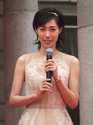 『王妃の館』完成披露イベントに登場した吹石一恵