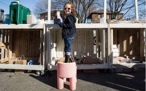 5歳の少女がレモネード販売で300万売り上げ、難病の兄救うため