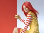 テイラー・スウィフトそっくり？／マクドナルド「トマト　マックグラン」CMより