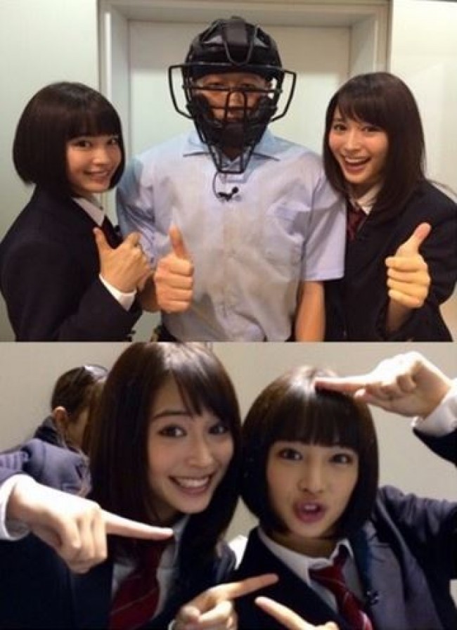 仲良く写真を撮る広瀬アリス＆すず姉妹