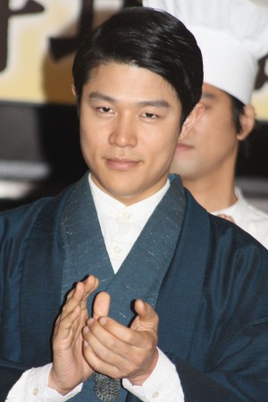 鈴木亮平、『天皇の料理番』制作発表記者会見にて