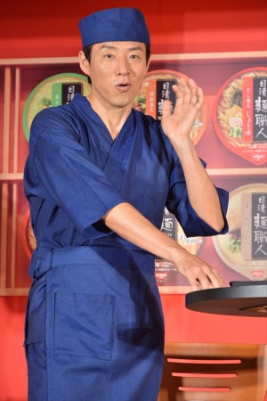 「日清麺職人」新CM発表会に登場した松岡修造