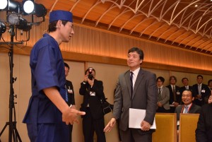 「日清麺職人」新CM発表会に登場した松岡修造