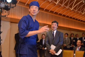 「日清麺職人」新CM発表会に登場した松岡修造