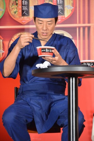 「日清麺職人」新CM発表会に登場した松岡修造