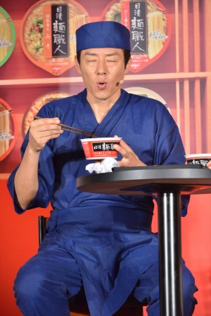 「日清麺職人」新CM発表会に登場した松岡修造