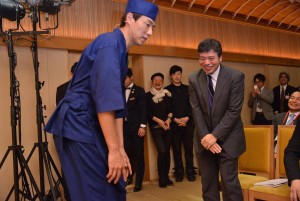 「日清麺職人」新CM発表会に登場した松岡修造