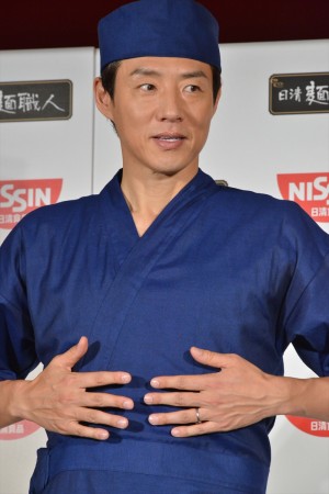 「日清麺職人」新CM発表会に登場した松岡修造