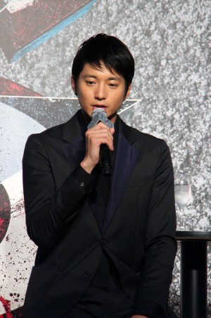 『劇場版 Sエス‐最後の警官‐』製作報告会に出席した向井理