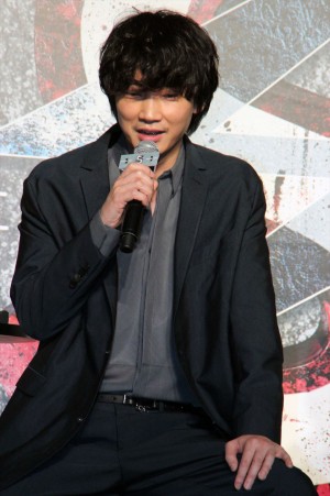 『劇場版 Sエス‐最後の警官‐』製作報告会に出席した綾野剛