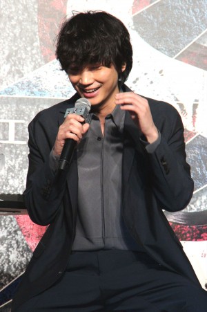 『劇場版 Sエス‐最後の警官‐』製作報告会に出席した綾野剛