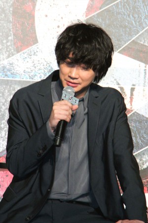 『劇場版 Sエス‐最後の警官‐』製作報告会に出席した綾野剛