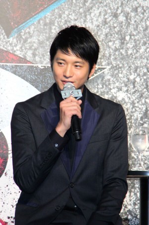 『劇場版 Sエス‐最後の警官‐』製作報告会に出席した向井理