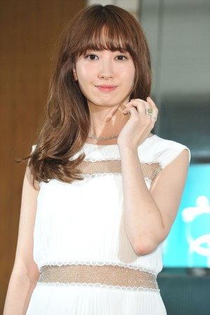 小嶋陽菜、「ティファニー横浜ランドマークプラザ店」オープニングセレモニーにて