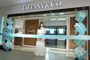 小嶋陽菜、「ティファニー横浜ランドマークプラザ店」オープニングセレモニーにて