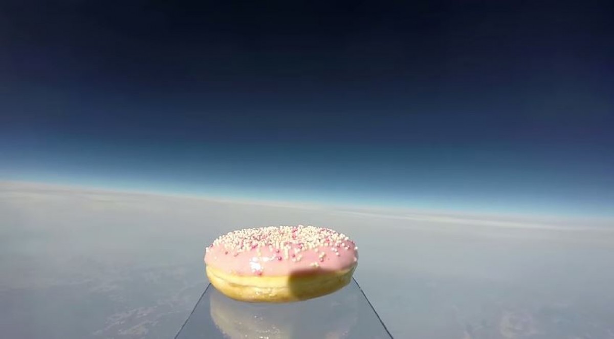 ドーナツを宇宙に打ち上げ！ アマチュア宇宙飛行士による初の試みが成功