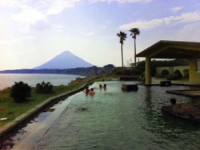 「行ってよかった!日帰り温泉ランキング2015」で1位にはヘルシーランド たまて箱温泉が輝いた。