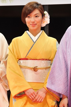 『駆込み女と駆出し男』プレミア試写会に出席した内山理名