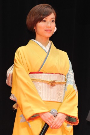 『駆込み女と駆出し男』プレミア試写会に出席した内山理名