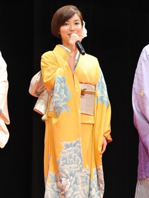 『駆込み女と駆出し男』プレミア試写会に出席した内山理名