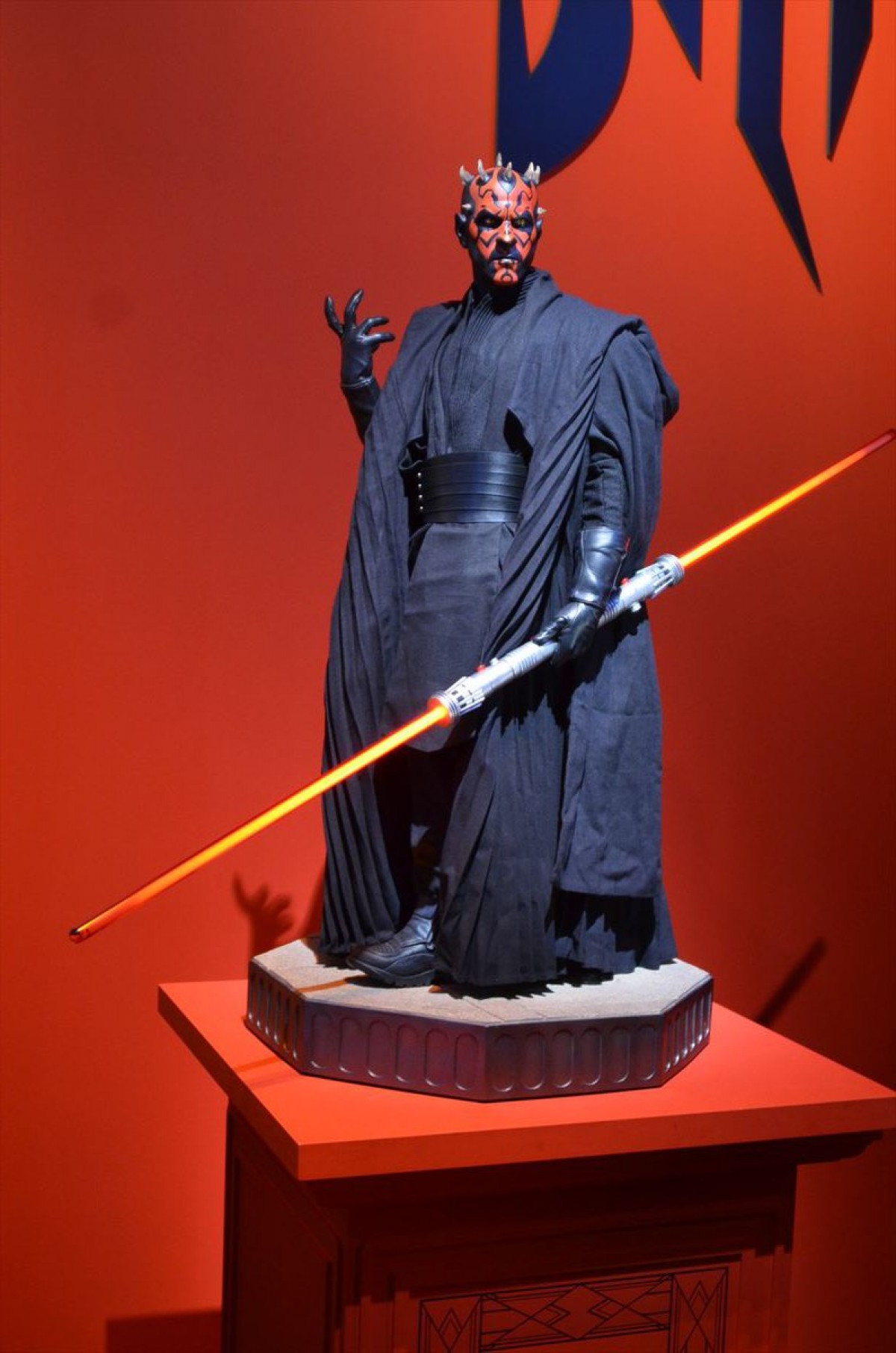 ＜フォト特集＞「スター・ウォーズ展」アート作品から衣装展示、ダース・ベイダーまで