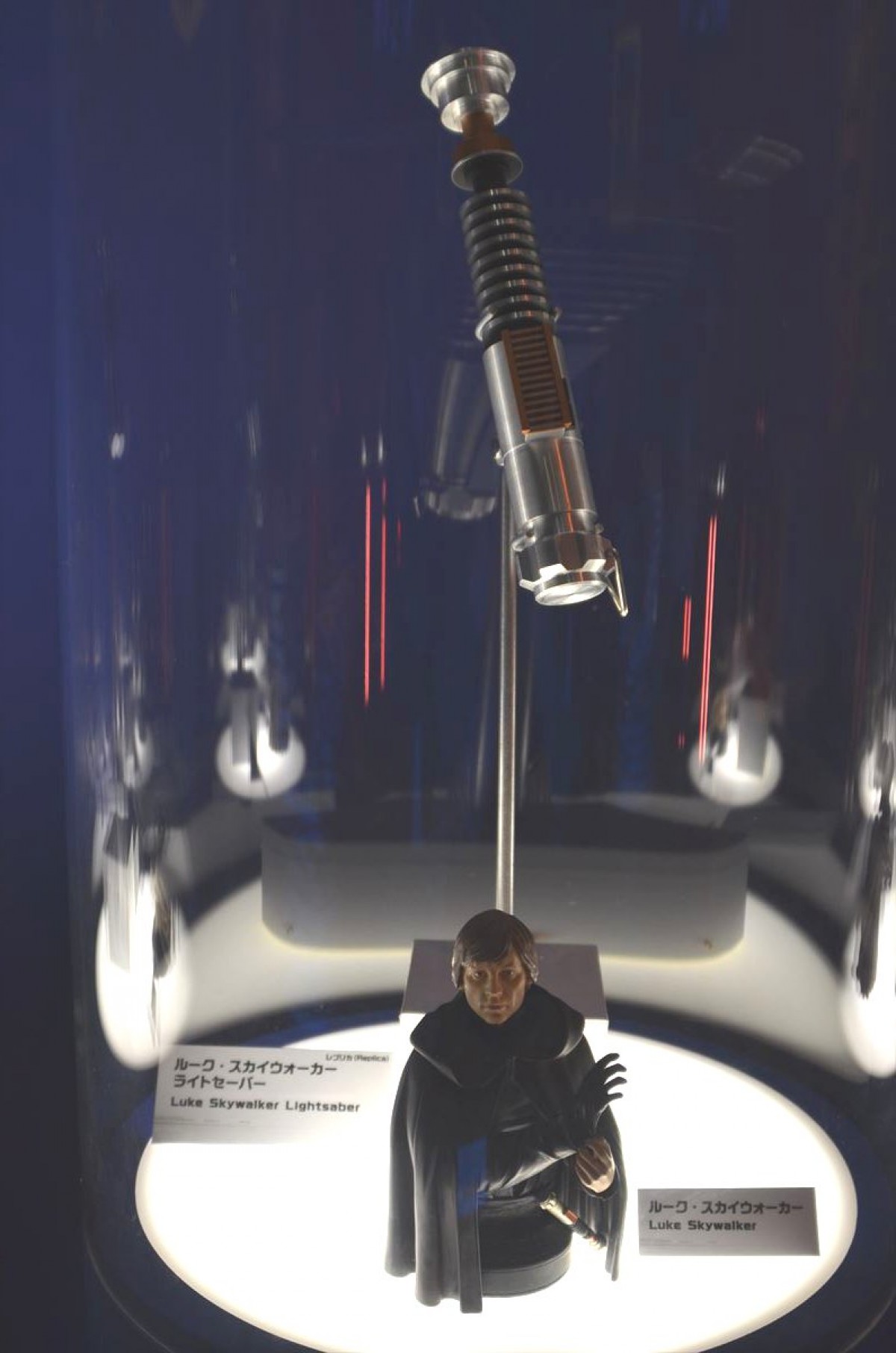 ＜フォト特集＞「スター・ウォーズ展」アート作品から衣装展示、ダース・ベイダーまで