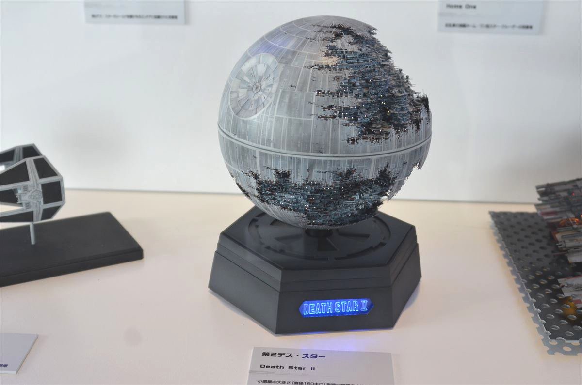 ＜フォト特集＞「スター・ウォーズ展」アート作品から衣装展示、ダース・ベイダーまで