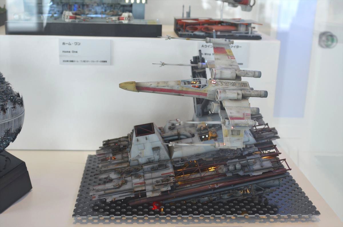 ＜フォト特集＞「スター・ウォーズ展」アート作品から衣装展示、ダース・ベイダーまで