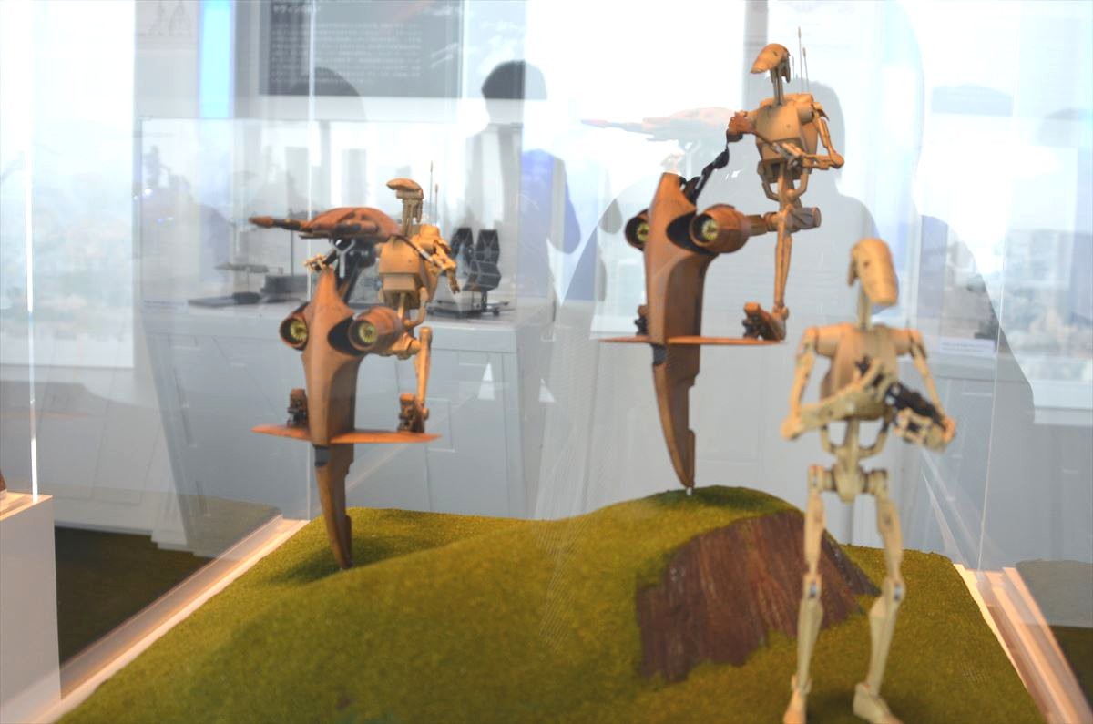 ＜フォト特集＞「スター・ウォーズ展」アート作品から衣装展示、ダース・ベイダーまで