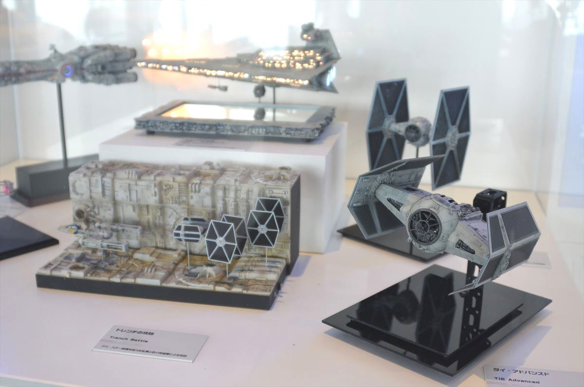 ＜フォト特集＞「スター・ウォーズ展」アート作品から衣装展示、ダース・ベイダーまで