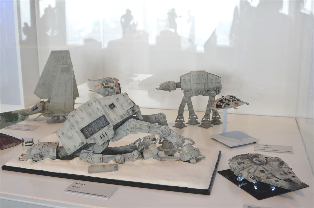 ＜フォト特集＞「スター・ウォーズ展」アート作品から衣装展示、ダース・ベイダーまで