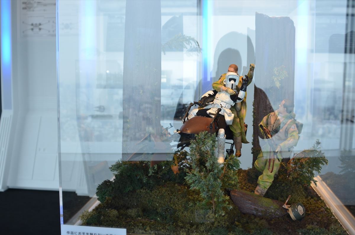 ＜フォト特集＞「スター・ウォーズ展」アート作品から衣装展示、ダース・ベイダーまで