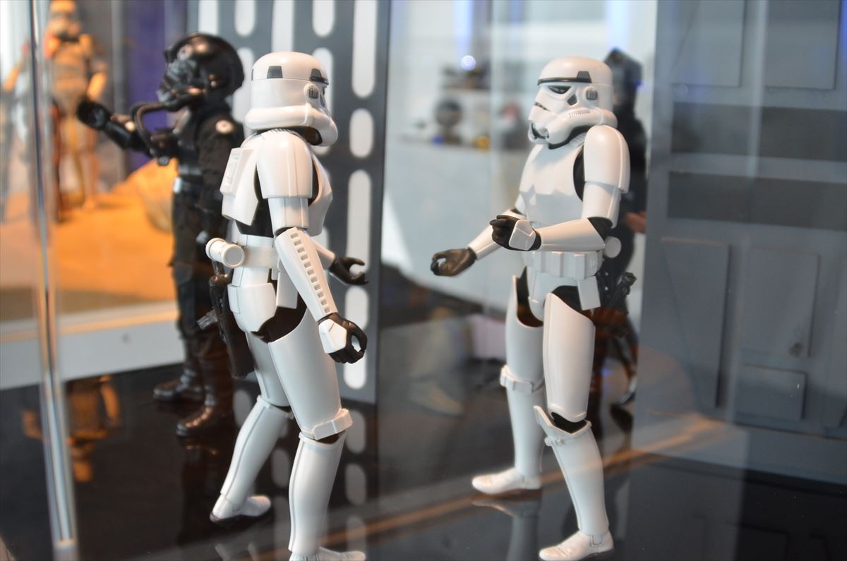 ＜フォト特集＞「スター・ウォーズ展」アート作品から衣装展示、ダース・ベイダーまで