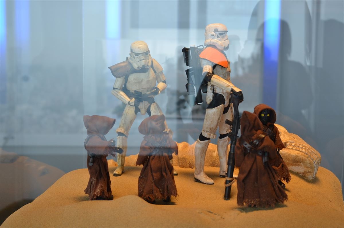 ＜フォト特集＞「スター・ウォーズ展」アート作品から衣装展示、ダース・ベイダーまで