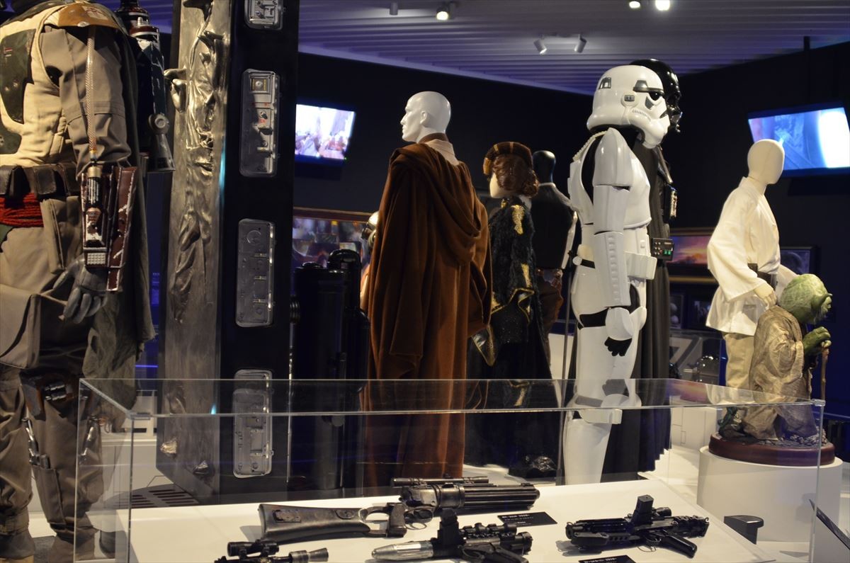 ＜フォト特集＞「スター・ウォーズ展」アート作品から衣装展示、ダース・ベイダーまで