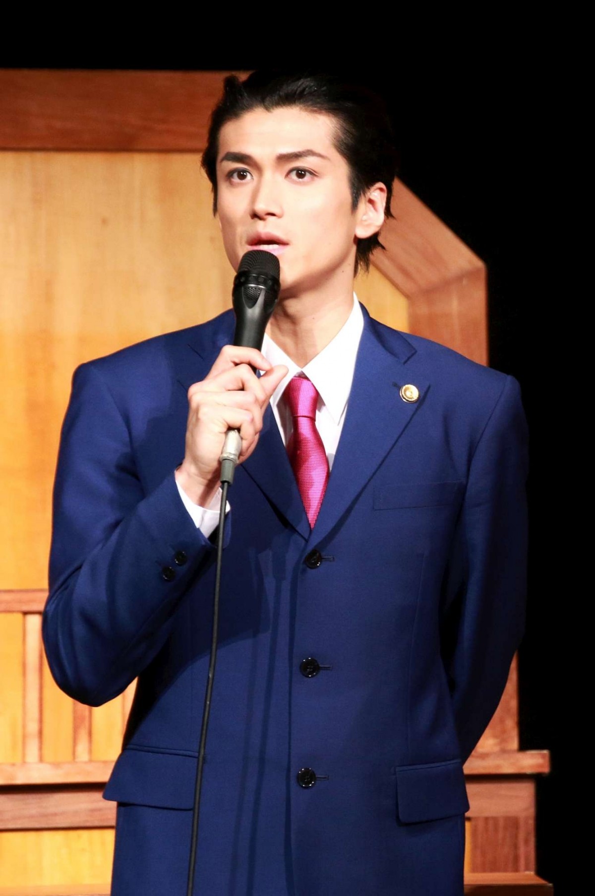 舞台『逆転裁判2』開幕！　“新”成歩堂龍一役・渡辺大輔らによる舞台稽古披露
