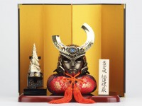 「天元突破グレンラガン 五月人形兜飾り」　天元突破セット（19万8000円）