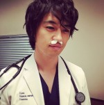 斎藤工、鼻ティッシュの衝撃写真公開！　板谷由夏「我らが主役、工選手です」