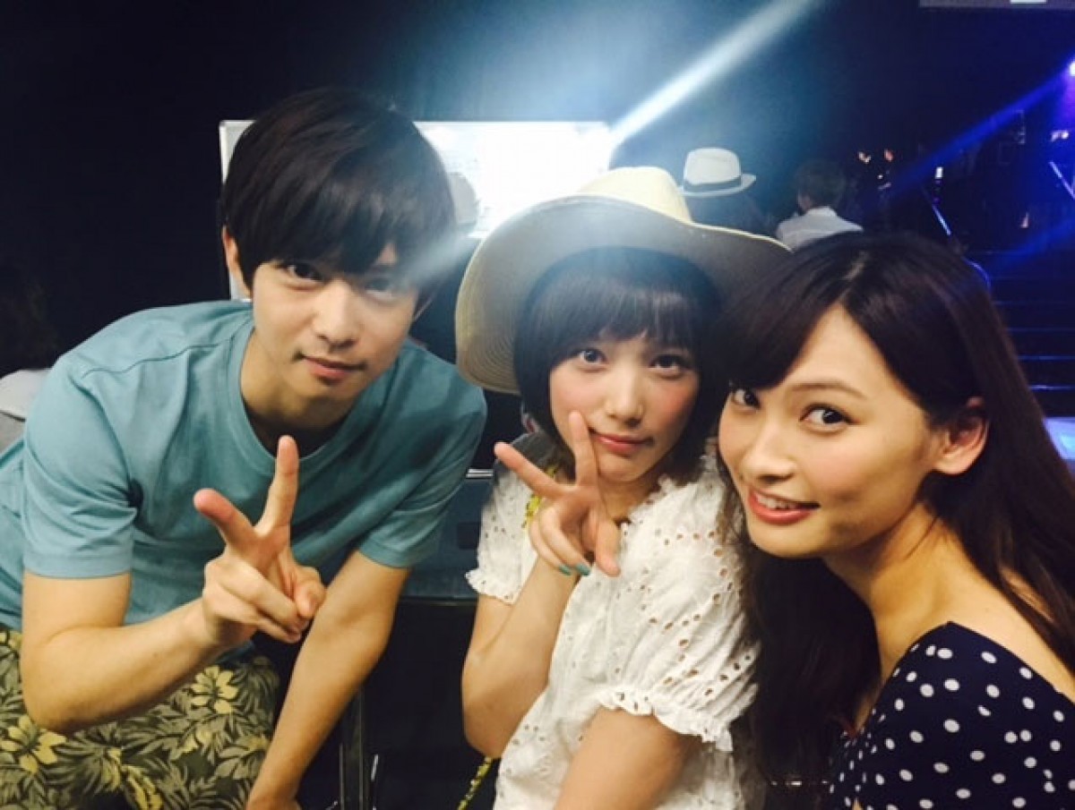 大政絢、「GirlsAward」舞台裏で本田翼&千葉雄大と3ショット