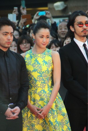 新宿・歌舞伎町で行われた『新宿スワン』レッドカーペットの模様