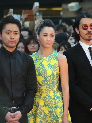 新宿・歌舞伎町で行われた『新宿スワン』レッドカーペットの模様